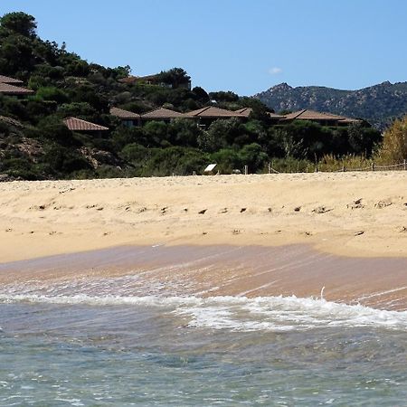 Case Sul Mare Residenze Di Bes Chia Exteriör bild