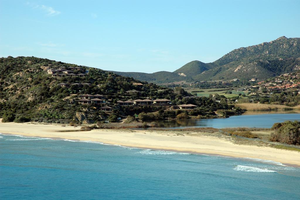 Case Sul Mare Residenze Di Bes Chia Exteriör bild