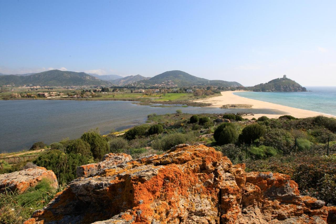Case Sul Mare Residenze Di Bes Chia Exteriör bild